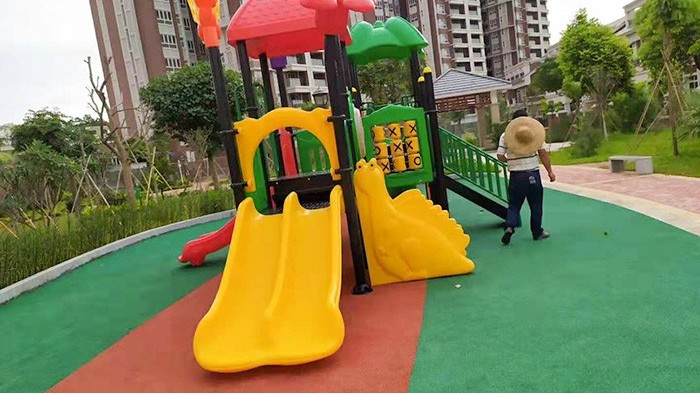户外儿童滑梯